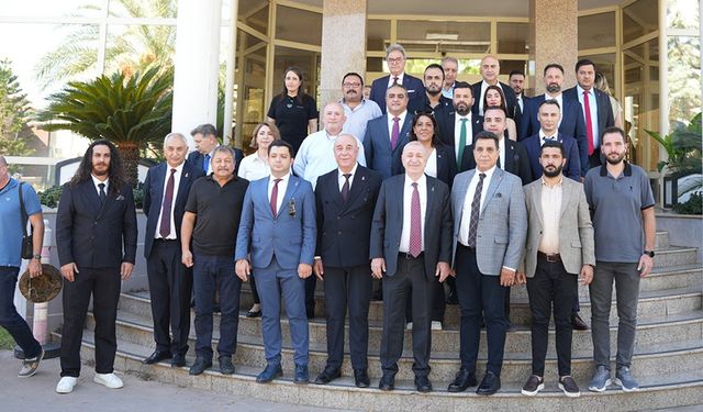 Ümit Özdağ Adana’da Sahaya İndi: Seyhan Belediyesi’ne Ziyaret