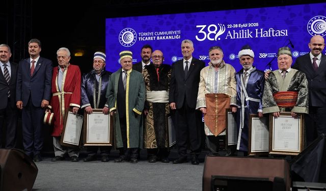 Yarım Asırlık Süpürge Ustası Salim Öztürk’e Ahilik Beratı