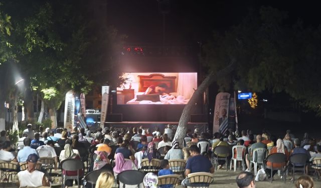 Demet Akbağ ve Nihal Yalçın Kahkahalarıyla Yumurtalık’ı Büyüledi