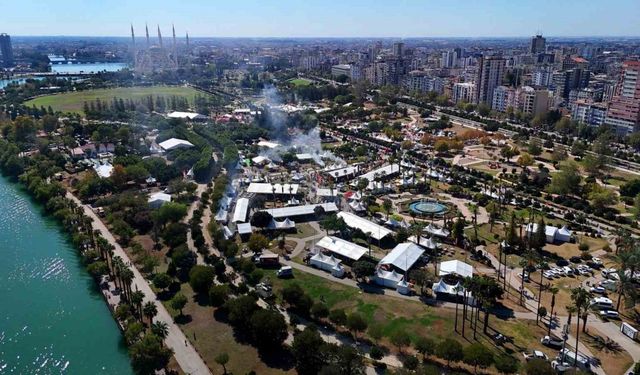 Adana Lezzet Festivali’nde İkinci Gün Yoğun Kuyruklar! Herkes Tatmak İçin Koştu