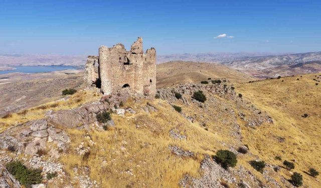 Bin 696 Yıllık Gizemli Manastır! Dağcılar ve Tarih Tutkunları Orada Buluştu