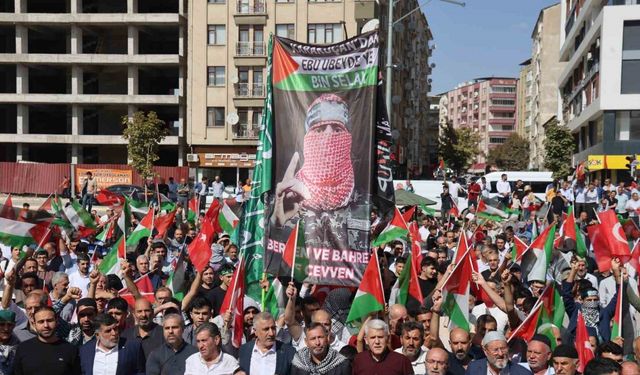 Cumhuriyet Meydanı’nda İsrail Protestosu: Tekbirler Yükseldi