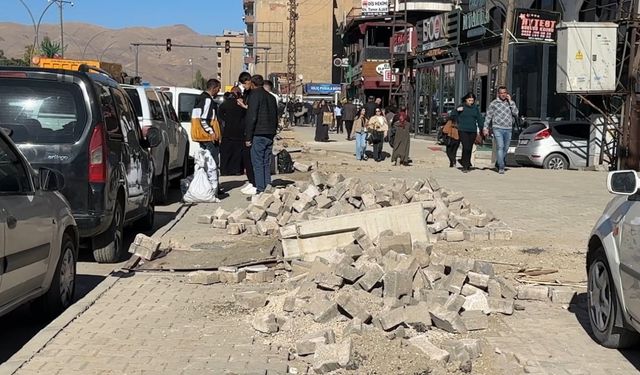 Esnaf İsyan Etti: “Toz Duman İçinde Çalışıyoruz!”