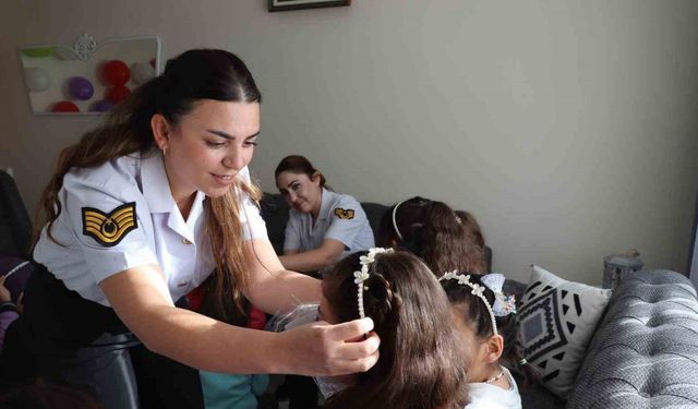 Kız Çocukları İçin Bir Günlüğüne Kahraman Oldular! Jandarmadan Örnek Davranış