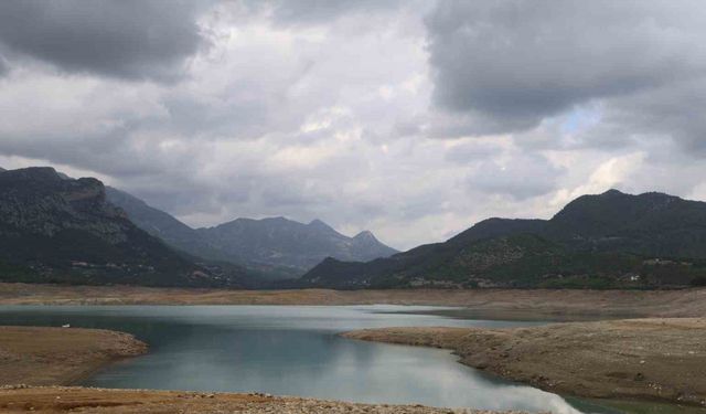 Adana’da Şok Manzara! Kozan Barajı Kurudu, Balıkçılar Umutlarını Kaybetti