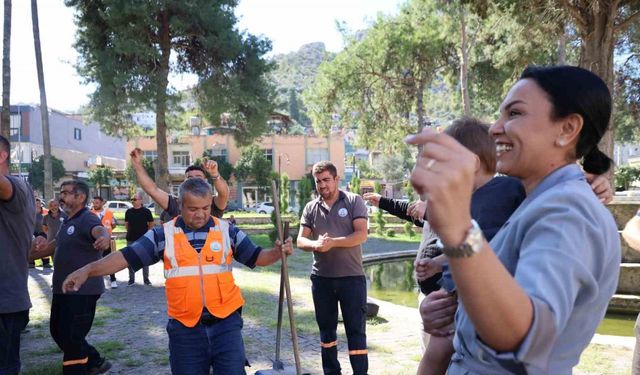 Prim Sevinci Adana Usulü Kutlandı! Temizlik İşçileri Davul Zurna Eşliğinde Halay Çekti