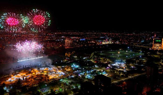 Seyhan Nehri Üzerinde Görsel Şölen! Adana’da Nefes Kesen Dron Ve Lazer Gösterisi
