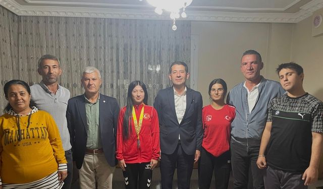 Toroslardan Avrupa’ya: Fekeli Fatma Gül, Türkiye’ye Gurur Yaşattı