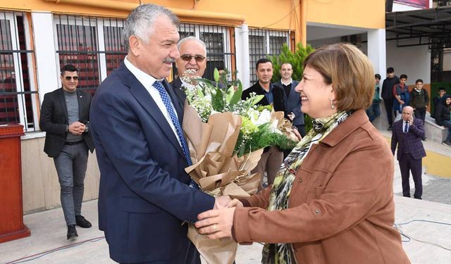 Adana Büyükşehir Belediye Başkanı Karalar’dan Eşi Nuray’a Kalpten Öğretmenler Günü Kutlaması