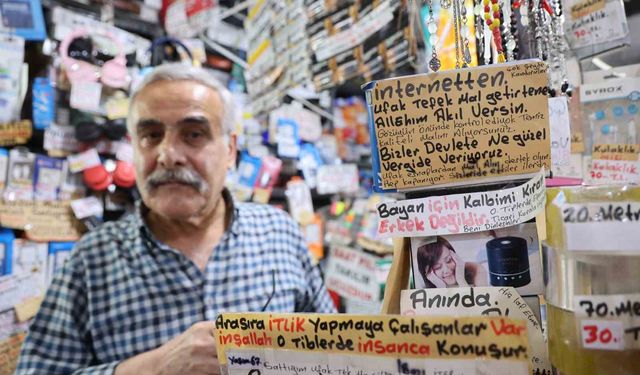 44 Yıllık Esnafın Dükkanı Değil, Adeta Hayat Müzesi! Duvarlardaki Notlar Şaşkına Çevirdi