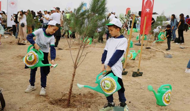 Adana’da Rekor: 840 Bin Fidan Aynı Anda Toprakla Buluştu!
