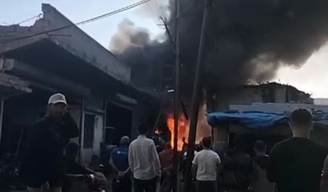 Alevler Hızla Yükseldi! Sinanpaşa’da Dükkan Yangını Korkuttu