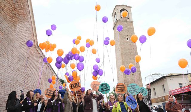Adana’da Kadınlar Şiddete Karşı Ayağa Kalktı: Mor ve Turuncu Gökyüzü!