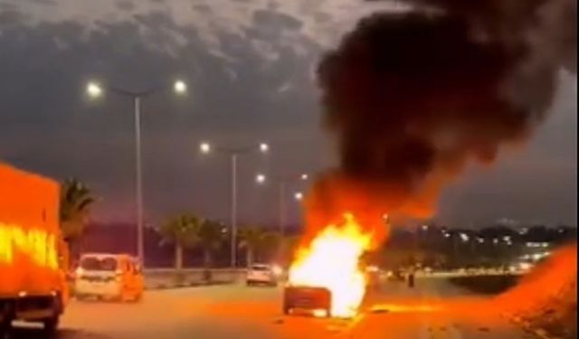 Seyir Halindeki Otomobil Bir Anda Alev Aldı! Dakikalar İçinde Müdahale