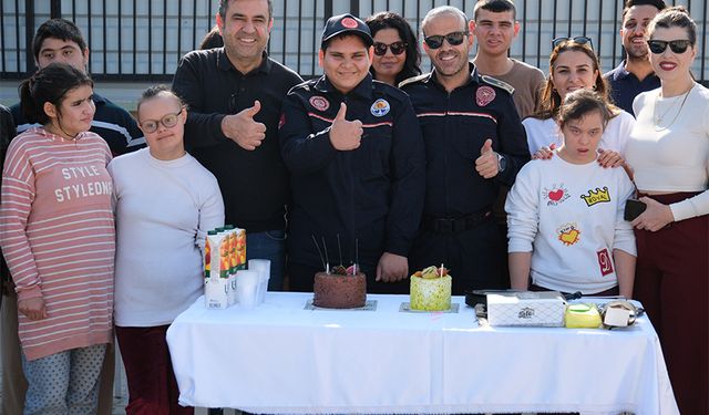 Adana’da Yürek Isıtan Anlar: Özel Ahmet Bir Günlüğüne İtfaiyeci Oldu!