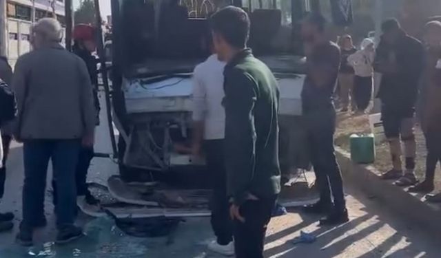 Adana’da Servis Midibüsü Kazası! 3 Araç Birbirine Girdi: 4 Yaralı!