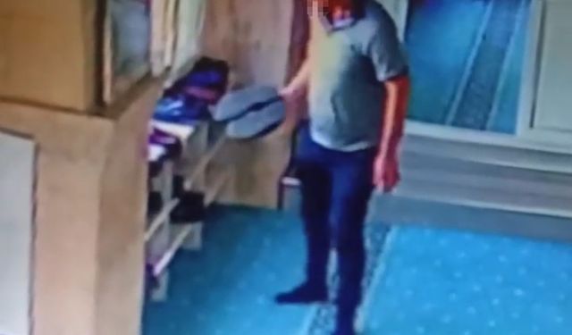 Adana’da Pes Dedirten Hırsızlık: Cami Ayakkabılığından Ayakkabı Çaldı!