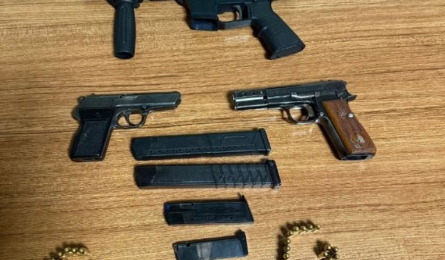 Adana’da Şoke Eden Baskın! Gardıroptan Cephanelik Çıktı!