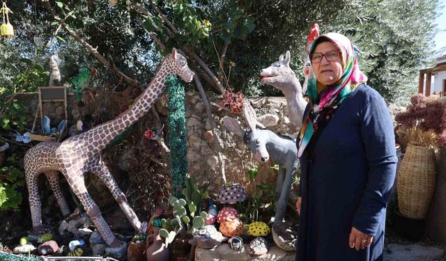 65 Yaşındaki Emekli Öğretmen Evini Açık Hava Sanat Galerisine Dönüştürdü!