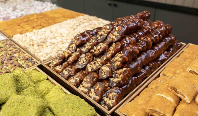 Kışın Gözdesi Geri Döndü! Cevizli Pekmezli Sucuğa Talep Patladı