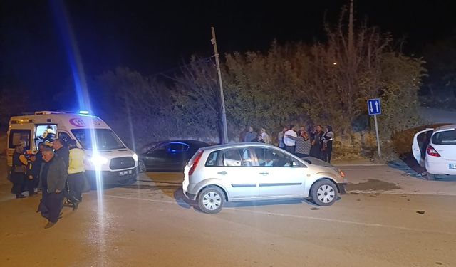 Kozan’da Feci Çarpışma! 3 Kişi Hastaneye Kaldırıldı