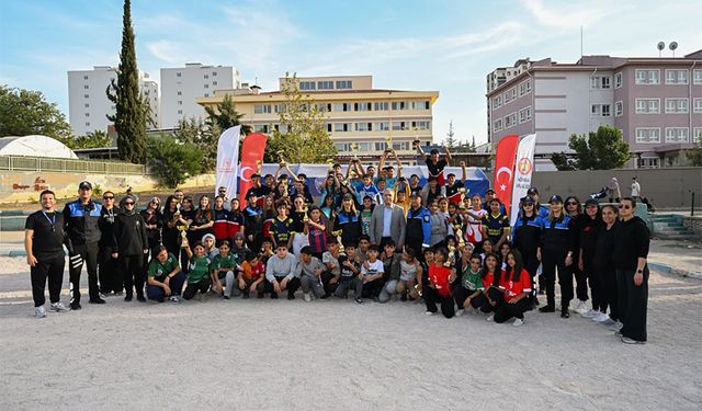 Sosyal Medyaya Karşı Demir Bilye!