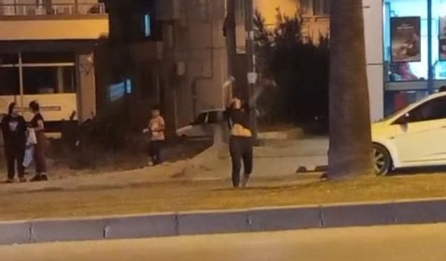 Adana’da Şok Görüntü! Genç Kızın Refüjdeki Hareketleri Şaşkına Çevirdi