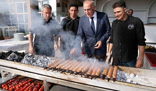 Adana Kebabı’nda Ustalık Yarışı! 50 Kişi Sertifika Aldı, İlgi Rekor Kırdı