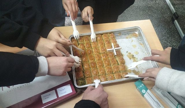 Adana’da Bir Lise Fark Yarattı: Temiz Sınıfın Ödülü Baklava Oldu