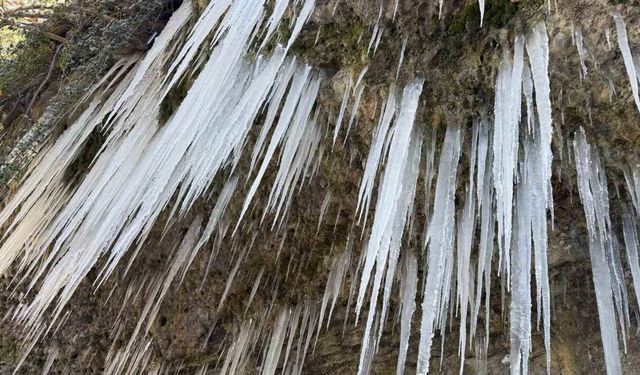 Adana’da 50 Dereceden Buz Sarkıtlarına: Feke’de Kış Manzaraları