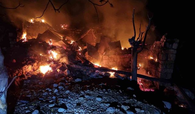 Aladağ’da Korkutan Yangın: 85 Yaşındaki Kadına Ulaşılamıyor