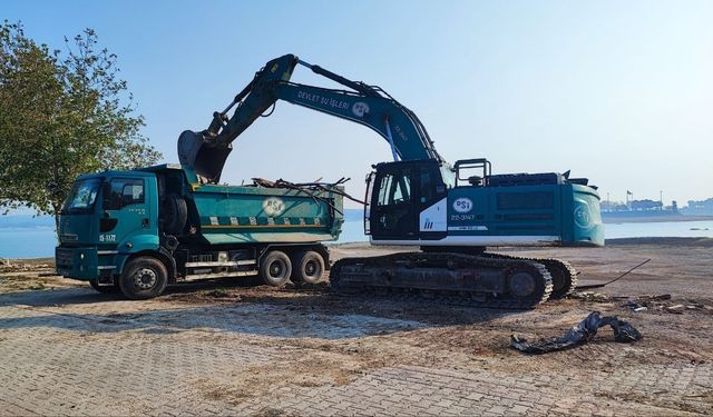 Adana’da Kaçak Yapılar Bir Bir Yıkılıyor: Göl Kıyısı Aslına Döndü