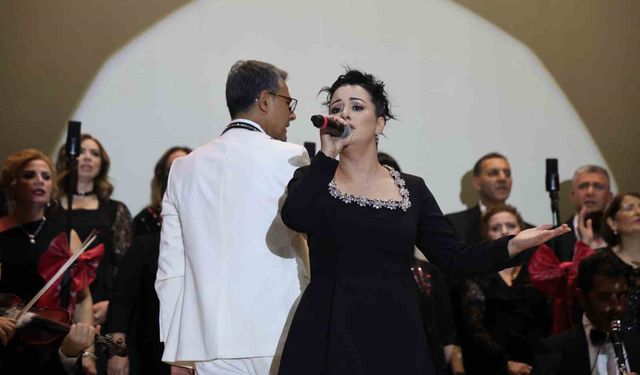 Bu Koroda Yok Yok! Esnaftan Doktora Herkes Sahneye Çıktı