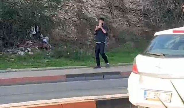 Adana’da Pes Dedirten Görüntü: Uçucu Maddeyi Sokak Ortasında Kullandı