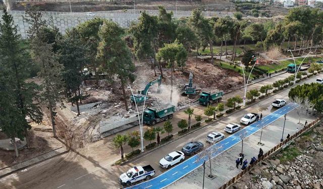 Amerikan Adası’ndan Sonra Bulvarda Kaçak Yapılara Balyoz