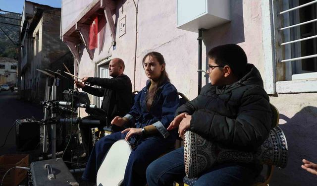 Barış Manço’nun Hatıraları Kozan’da Gülpembe ile Canlandı