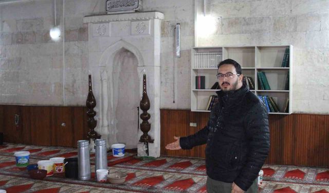 201 Yıllık Camide Şaşırtan Manzara: Tavandan Su Aktı