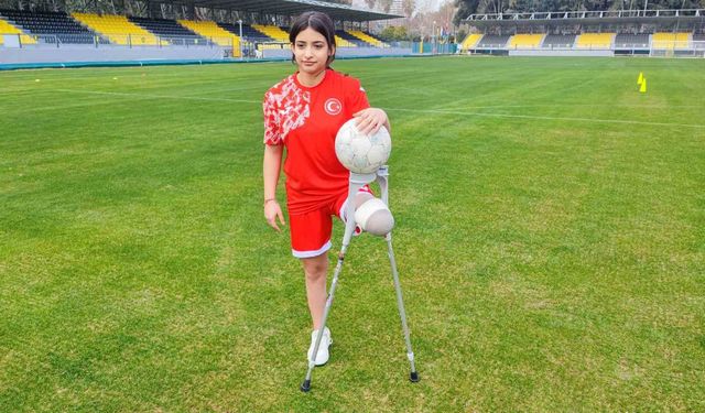 Depremde Bacağını Kaybetti, Futbolla Hayata Tutundu