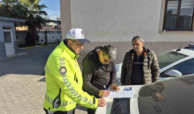 Servis Camını Kaskla Kırdı, Ehliyetine El Konuldu