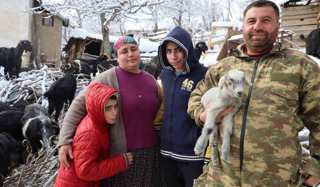 Adana’da Kışa Meydan Okuyan Kadın Besici