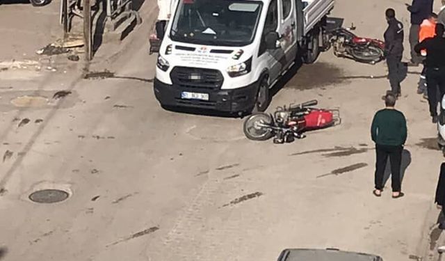 Adana’da Film Gibi Kovalamaca: Kamyonete Çarptı, Yaya Kaçtı