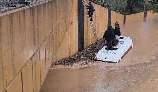 Can Pazarı Yaşandı: Mahsur Kalan Vatandaşları İtfaiye Kurtardı