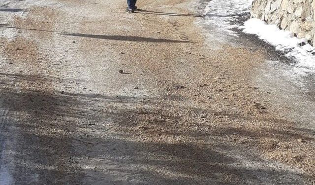 Saimbeyli’de Kar Alarmı! Belediye Ekipleri Sahada