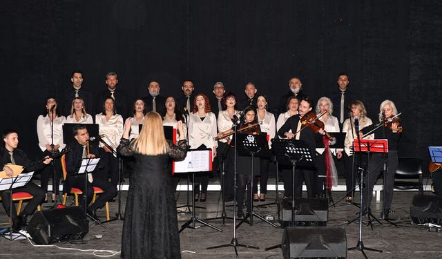 Seyhan’da Müzik Ziyafeti: Mucize Müzik Topluluğu Sahne Aldı