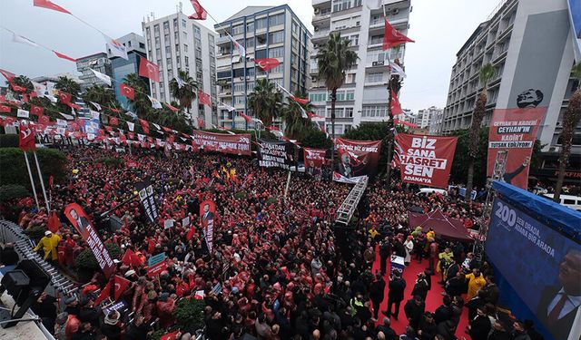 Yağmur da Durduramadı: On Binlerce Adanalı Zeydan Karalar İçin Meydandaydı