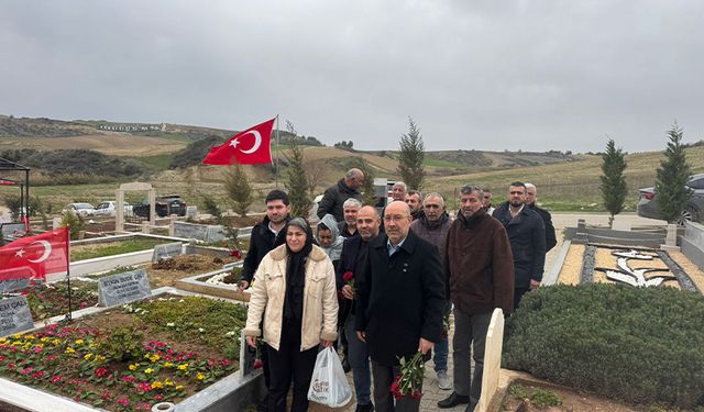 6 Şubat’ta Yürek Burkan Ziyaret: Karanfiller Kabirlere Bırakıldı