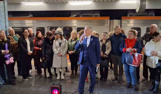 Metroda Şiir Sürprizi! 93 Yazar Aynı Vagonda Buluştu