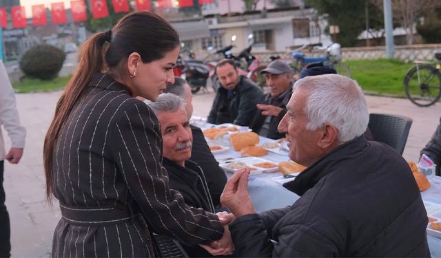 Ceyhan’da Dev İftar! Cumhuriyet Meydanı’nda Binler Aynı Sofrada