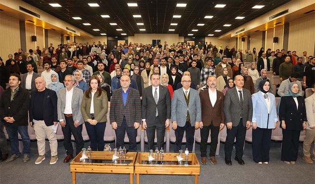 Çukurova Üniversitesi’nde Hilafet Paneline Yoğun İlgi