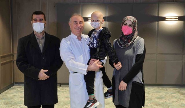 Depremzede Taha Hayata Babasının İliğiyle Tutundu